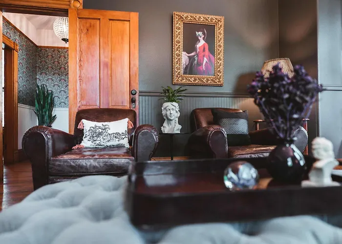 The Matriarch Heritage House- Downtown Ashland