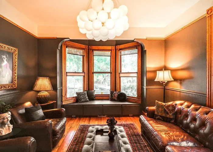 The Matriarch Heritage House- Downtown Ashland