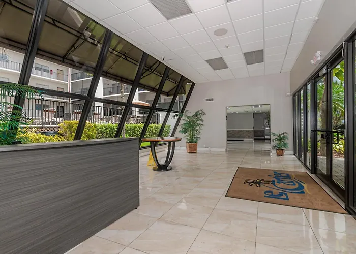 Amazing Condo 5 Minute Walk To The Beach!