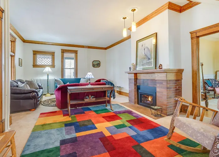 Eau Claire Retreat: Close To Campus & Dtwn!