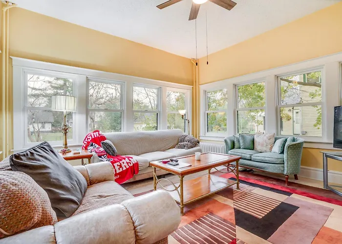 Eau Claire Retreat: Close To Campus & Dtwn!