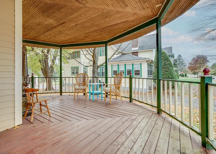 Eau Claire Retreat: Close To Campus & Dtwn!