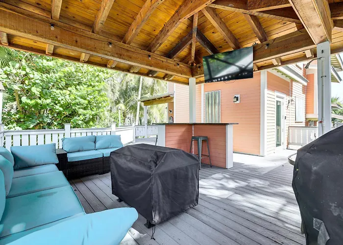 Palm City Home W/ Pool & Florida Room - Near Golf