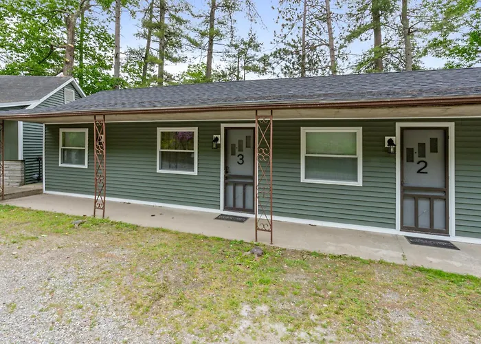 Squam Waterfront 2 Bed 2 Bath