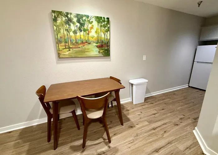 Cozy Aksarben Living-Close To I-80 & Wfh Desk