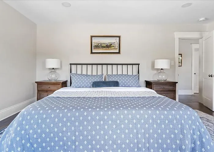 Charming Newly Renovated House Next Door To Track