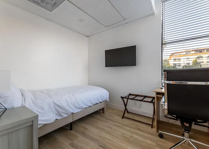 Beautiful Cozy Corner View Room With Private Parking Close To Caltech Convention Center