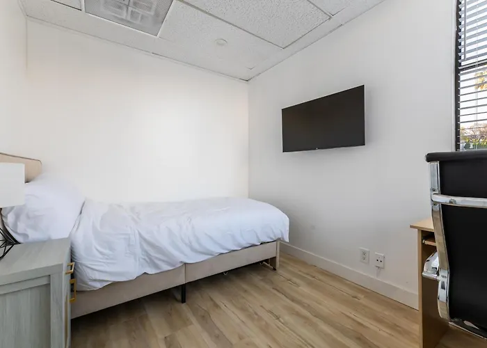 Beautiful Cozy Corner View Room With Private Parking Close To Caltech Convention Center