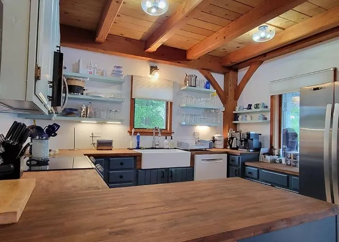 Waneta Way Cottage