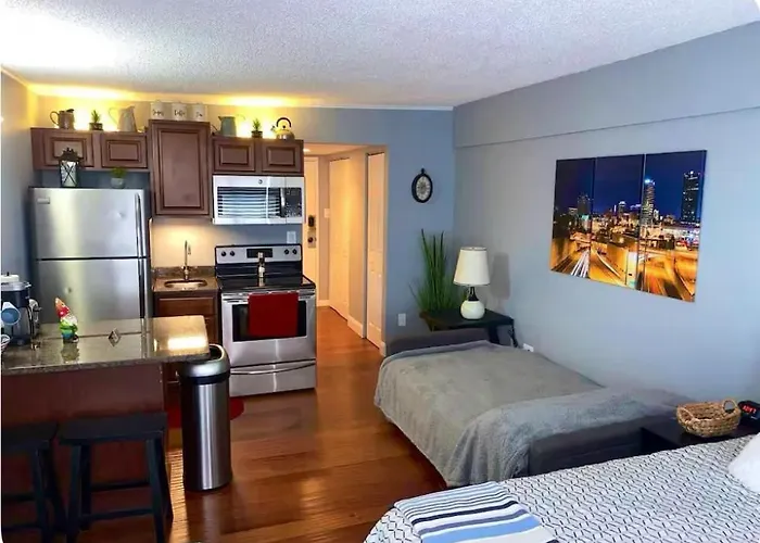 Condo Close To Stadium And Free Parking