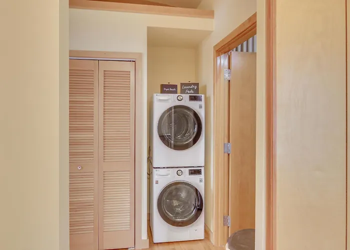 Custom Harborside Loft In The Heart Of Ketchikan