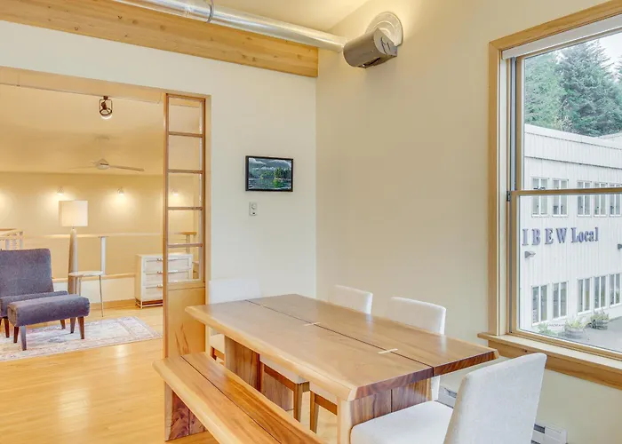 Custom Harborside Loft In The Heart Of Ketchikan