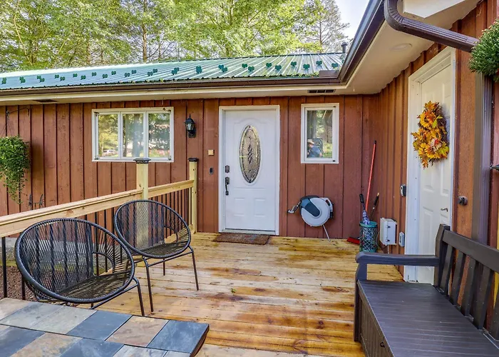 Family-Friendly Newfield Studio: 9 Mi To Ithaca!