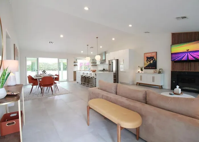 Summer Fun In Indian Wells. Private Pool, 4Bd, 3Ba.