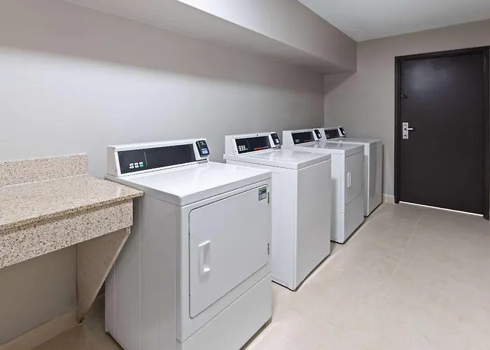 La Quinta Inn & Suites By Wyndham Memphis I-240