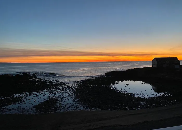 Perkins Cove Oceanfront Cottage