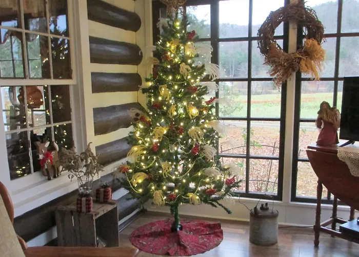 Gorgeous Cabin Stay Near I-77, Views, Antiques, Wi-Fi, Wonderful Experience For 2!