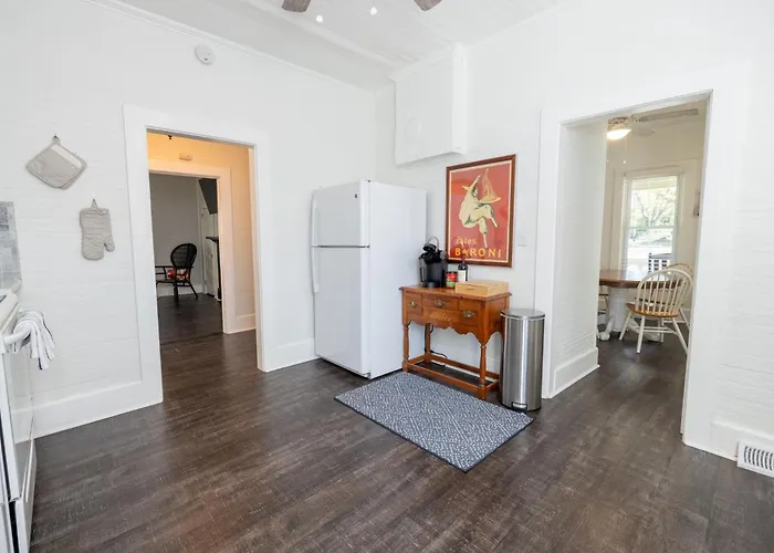 Cozy Downtown Seneca Bungalow