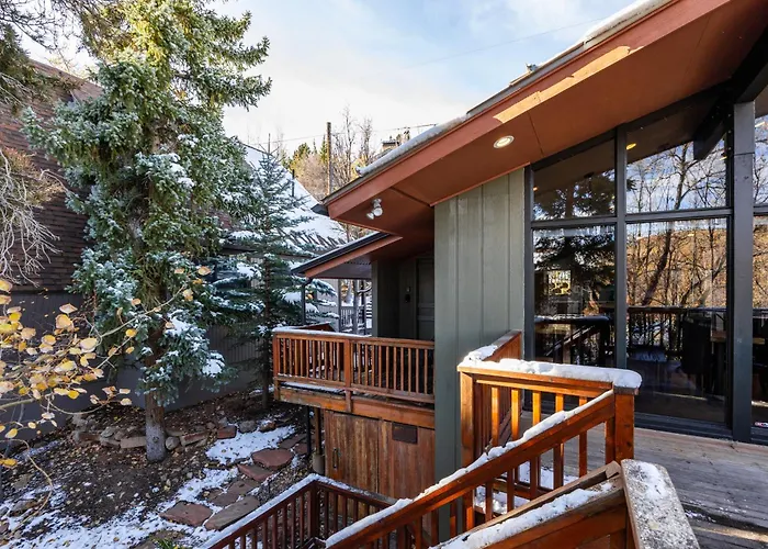 Ski In And Out, Short Walk Or Drive To Ski And Bike Access, Private Hot Tub, Sleeps 6