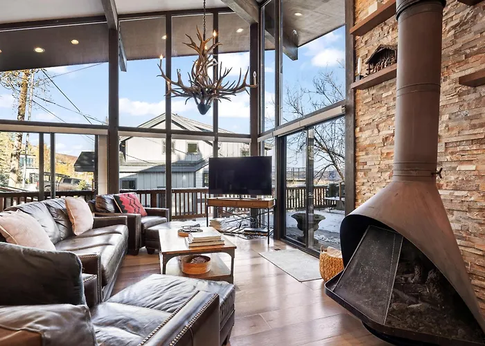 Ski In And Out, Short Walk Or Drive To Ski And Bike Access, Private Hot Tub, Sleeps 6