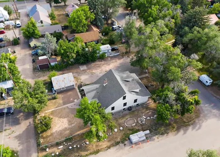 5 Bedroom - Located In Old Town Eagle
