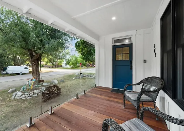 5 Bedroom - Located In Old Town Eagle