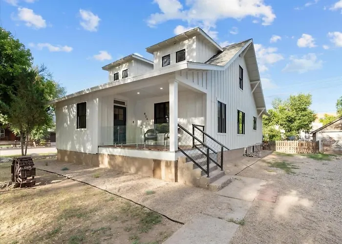 5 Bedroom - Located In Old Town Eagle