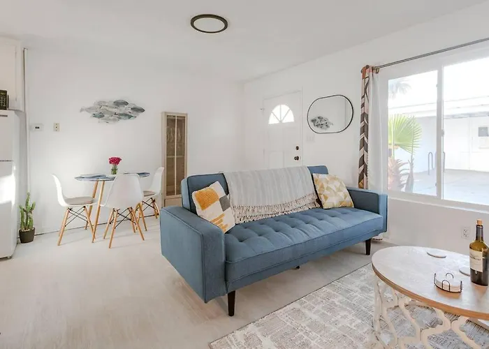 King Suite - Steps To Beach & Close To Pier