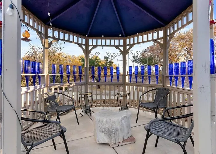 The Kingdome - A Unique, Royal Experience With Hot Tub, Rooftop And Views