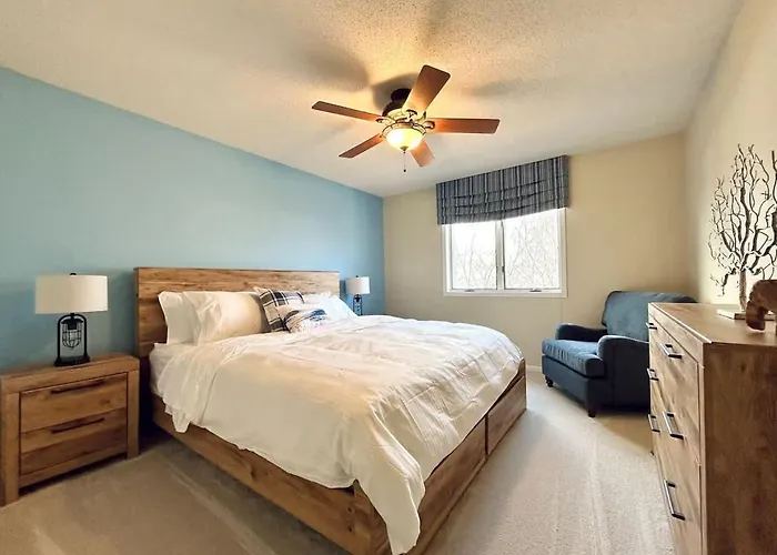 Immerse In Luxury Grand 5Br Lakefront Haven Views