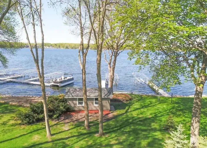 Immerse In Luxury Grand 5Br Lakefront Haven Views