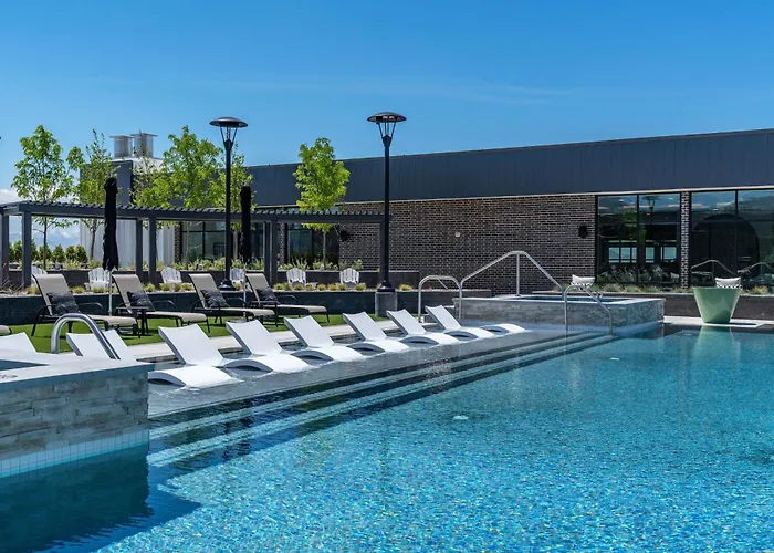 Amenities! Top Floor! Views Pool Spa Gym Park Bowl