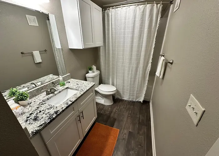 Spacious 1400Sf 3Bed 2Bath Apartment