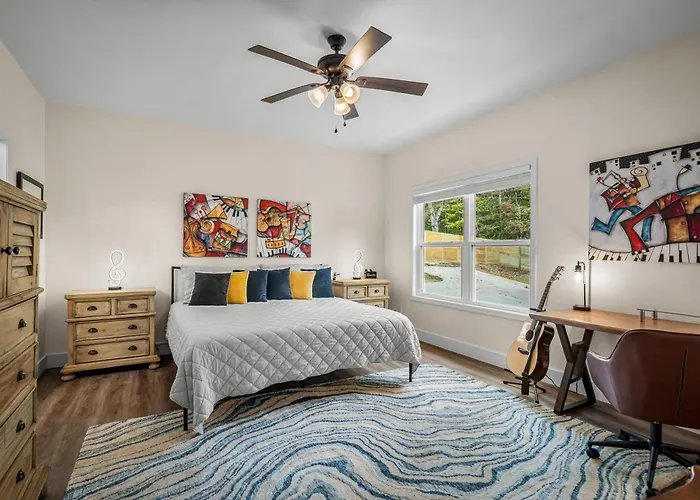 Melody Ridge Downtown With Fast Wifi, King Suite, Soaking Tub