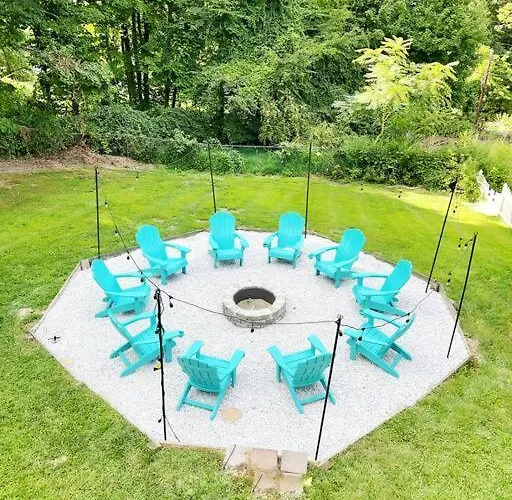 Luxe 10 Guest Cottage Ski-Golf-Firepit-Lakes-Hike