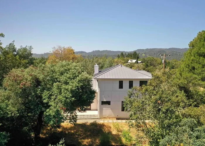 Modern Wine Country Home On 10 Acres With Vineyard
