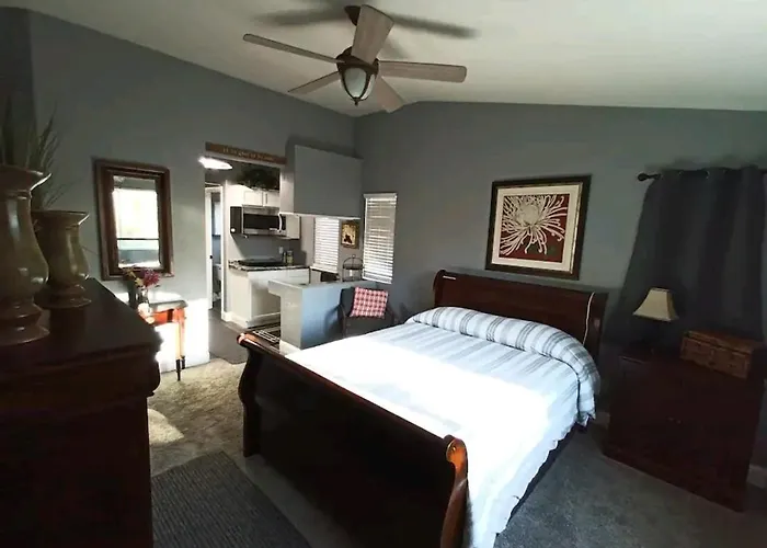 House Master Suite, In-Unit Kitchen And Laundry