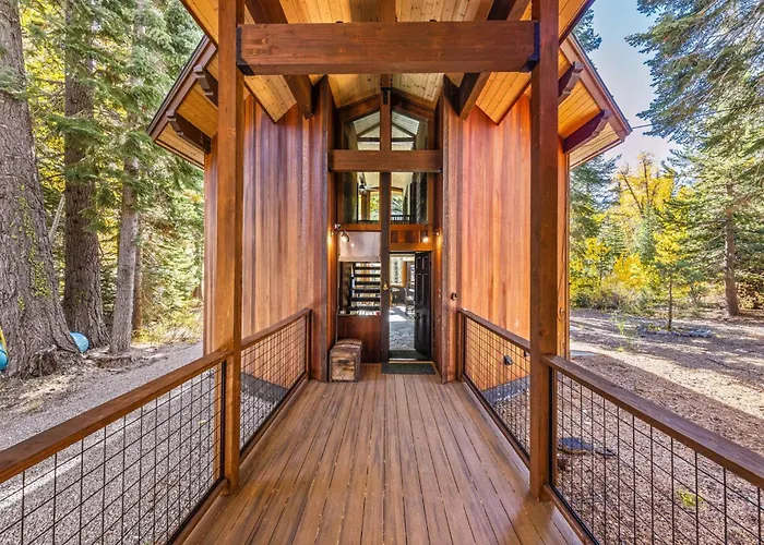 Birchwood Retreat - Newly Remodeled- Wood Fireplace- Hot Tub- Close To The Slopes!