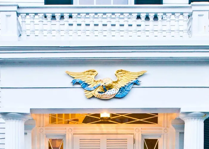 East Wing Of Captain'S Mansion - Luxury, Waterfront, Town, & Beaches - 5 Stars