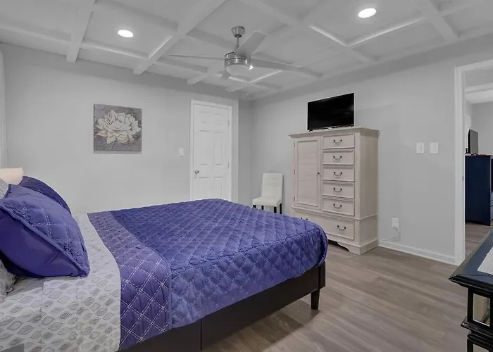The Smart Stay ! New Remodel! Minutes From Atlanta