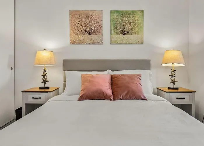 Parkside Escape Oasis In Bellevue Fully Fenced