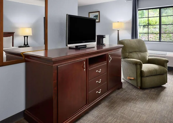 Days Inn By Wyndham Iron Mountain