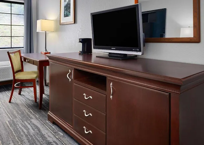 Days Inn By Wyndham Iron Mountain