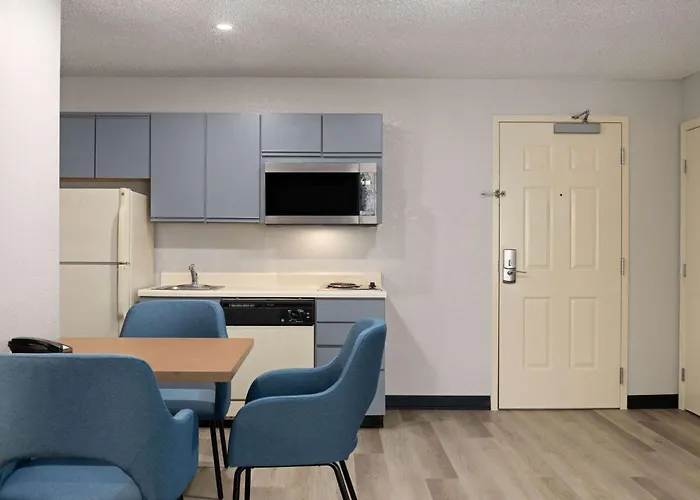 Days Inn & Suites By Wyndham Green Bay Wi