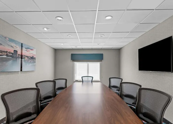 Hampton Inn & Suites Dallas - Farmers Branch