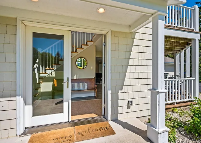 The Goat And Cherry- Cozy Retreat, Hot Tub, Fire Pit, Arcade Fun & Dogs!
