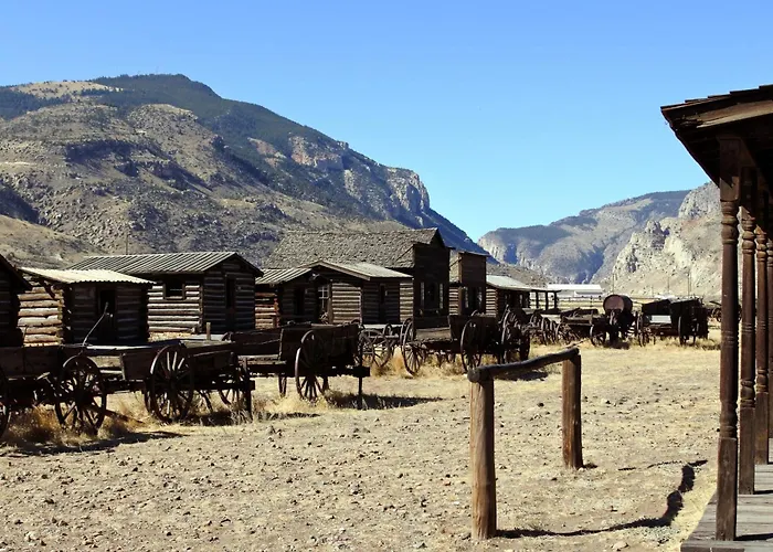 The Yellowstone- Soak In Panoramic Views, Wapiti Cabin, Dogs Ok