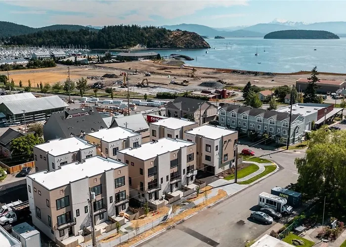 Brand New Fully Updated Condo 908