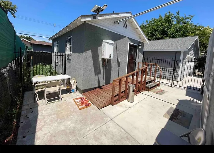 Charming Casita All Too Yourself Near Midtown, Train And Freeway