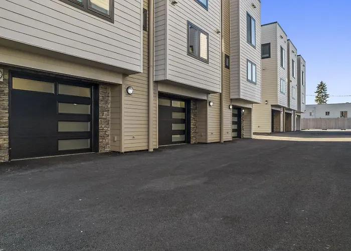 New Fully Updated Condo 914 In Anacortes